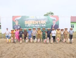 Ikuti Penanaman Jagung Serentak 1 Juta Hektar, Polres Tulang Bawang Juga Gelar Bakti Kesehatan dan Pembagian Bansos