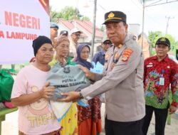 Polres Tulang Bawang Gelar Bakti Kesehatan dan Berikan Bansos Kepada Warga Terdampak Bencana Alam Banjir