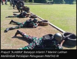 Prajurit Bataliyon Infantri 7Marini Latihan Menembak