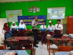 Kasat Lantas Polres Tulang Bawang Paparkan Materi dan Tujuan Digelarnya Police Goes To School di SD Negeri 2 Wonorejo