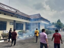 Polres Tulang Bawang Lakukan Fogging di Kantor dan Asrama, AKBP Yuliansyah Ingatkan 5M