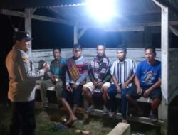Bhabinkamtibmas & Satkamling Kolaborasi Jaga Malam, Warga Duta Yoso Mulyo Makin Nyaman