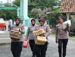 Polwan Polres Tulang Bawang Hadirkan Senyum di Pondok pesantren Darussalam Lewat Baksos Rutin