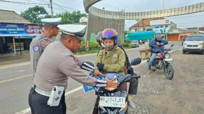 Razia dan Sosialisasi Keselamatan Lalu Lintas dalam Rangka Operasi Patuh Zebra Krakatau 2025 di Tulang Bawang